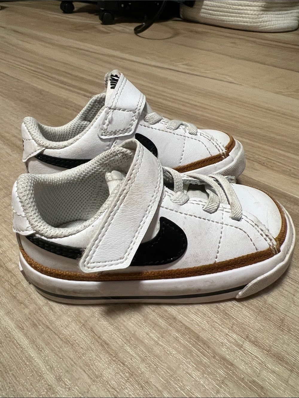 Nike Kids White, Black & Brown Low-Top Sneakers